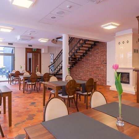 Hotel Gosciniec Kasztel U Gostla Murowana Goślina Exteriér fotografie