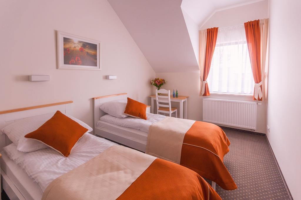 Hotel Gosciniec Kasztel U Gostla Murowana Goślina Pokoj fotografie