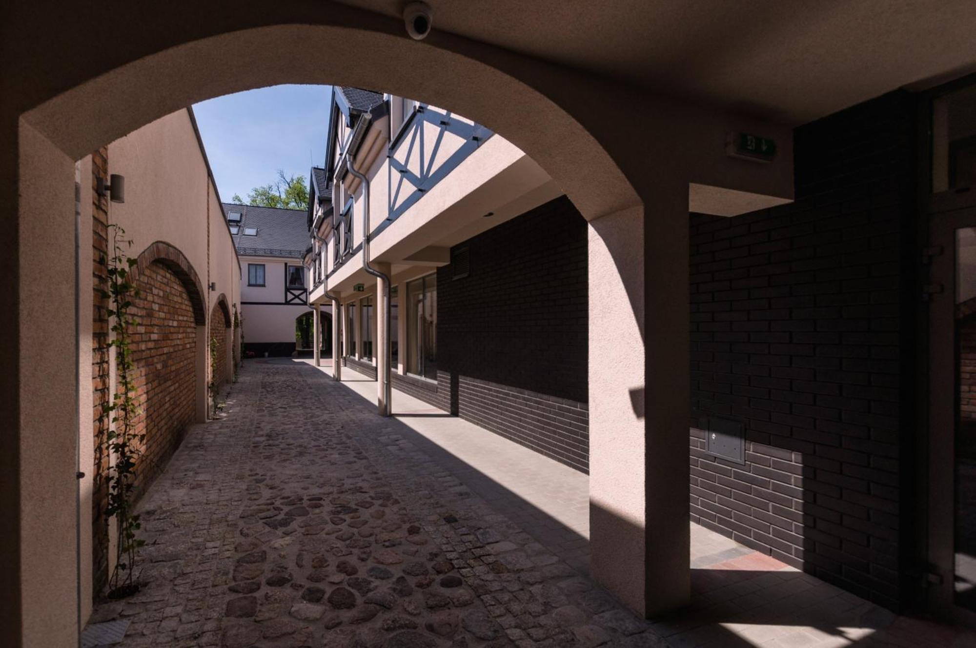 Hotel Gosciniec Kasztel U Gostla Murowana Goślina Exteriér fotografie