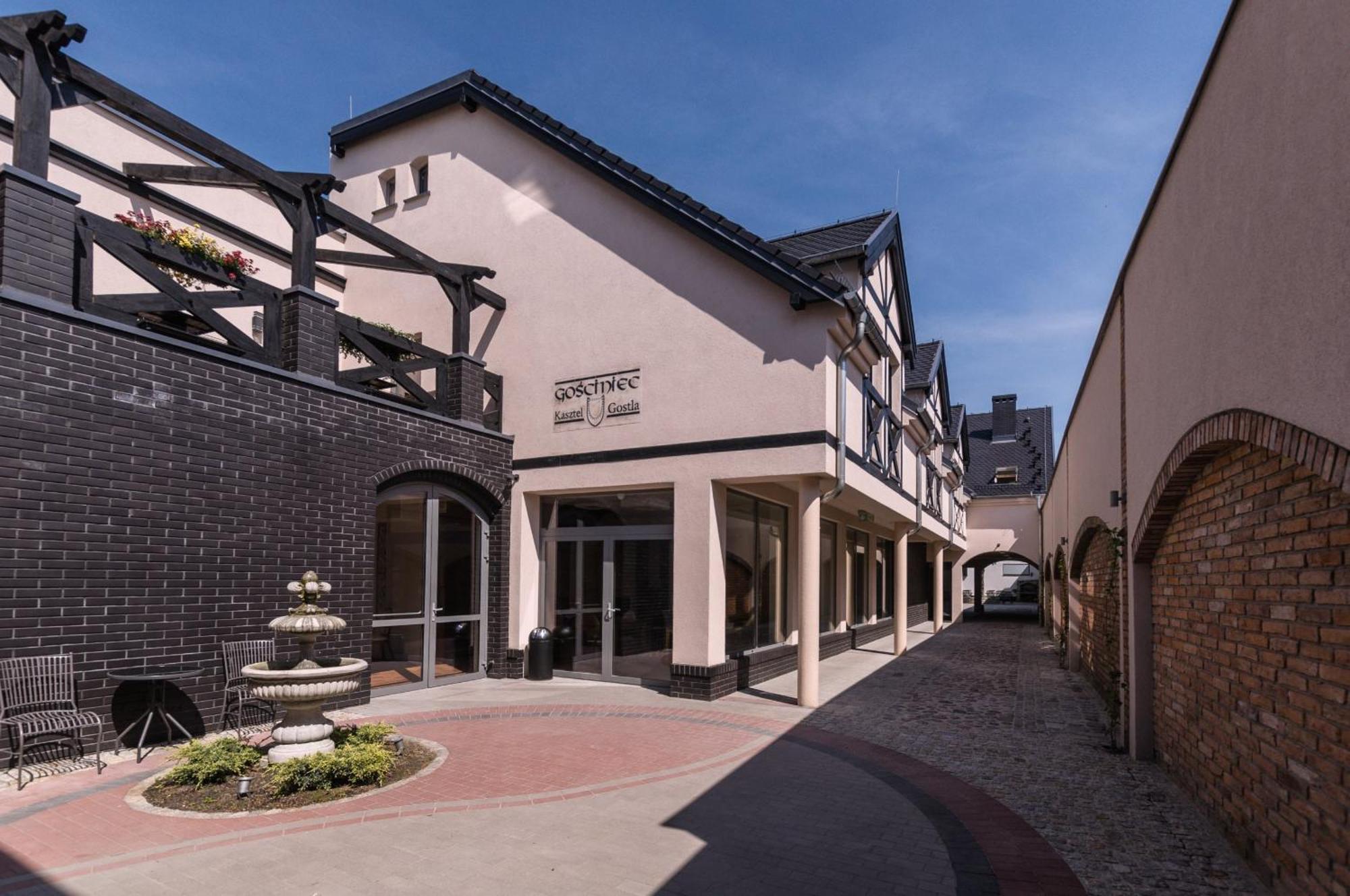 Hotel Gosciniec Kasztel U Gostla Murowana Goślina Exteriér fotografie